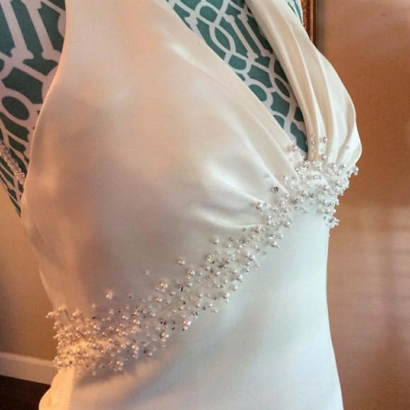 White Wedding Dress & Crystal edge Fingertip Veil - Picture 7 of 7